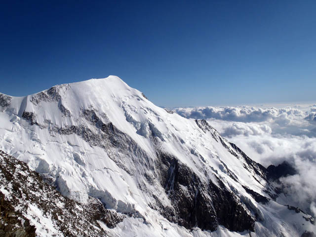 Widok na Augille du Bionnasay w masywie Mont Blanc ze schroniska Goûter